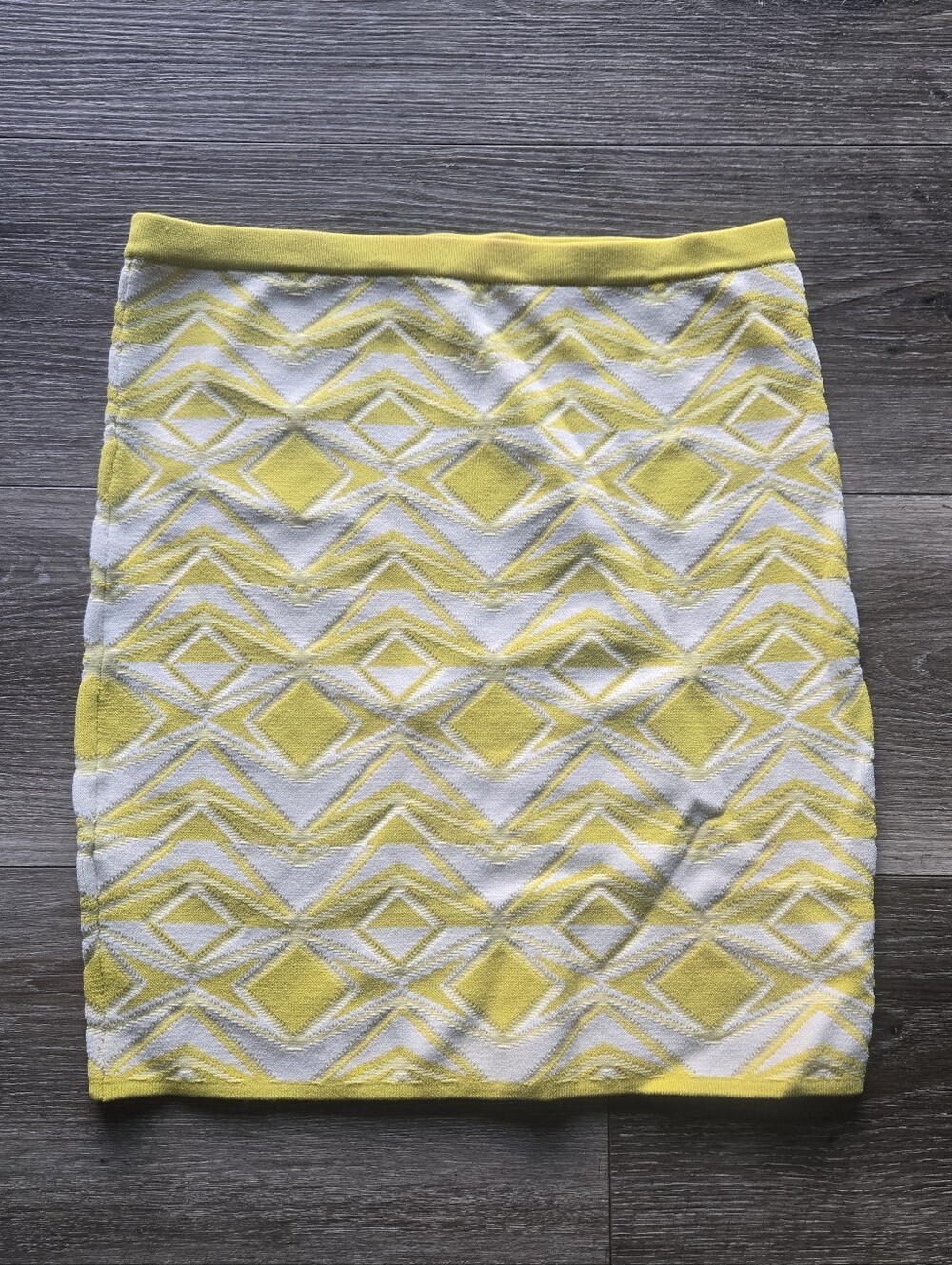 Akira Chicago Red Label Lime Yellow Geometric Bodycon Mini Skirt Medium